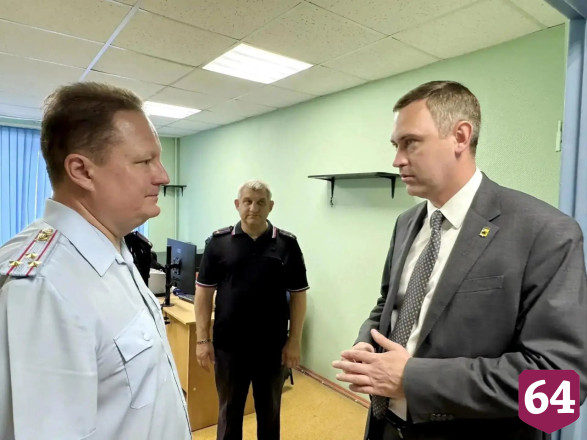 В участковом пункте полиции в Энгельсе заменили окна и радиаторы