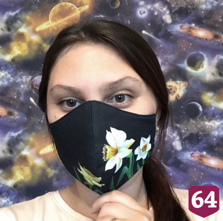 Саратовская художница делает свадебные маски от коронавируса