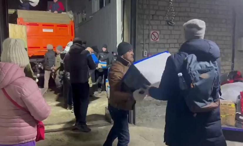 Саратовский силач посвятил волонтерам клип песни о России 