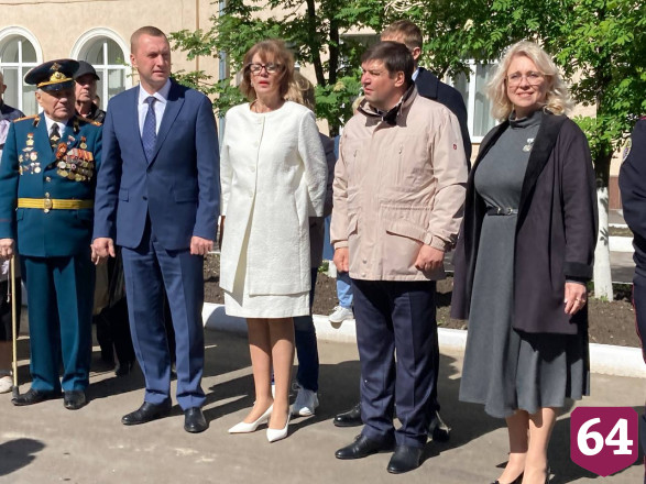 В саратовских школах прозвучал последний звонок