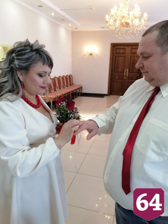 Под Саратовом женщина поехала на рынок за салом и попала в ЗАГС