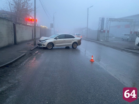 Женщина покалечилась в ДТП со столбом на Большой Садовой