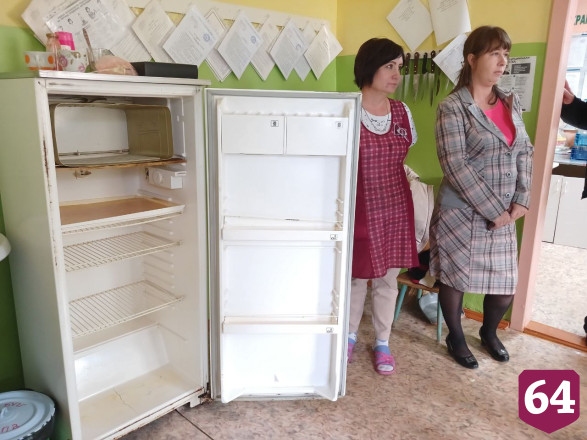 В саратовском ДК вручили паспорта школьникам и холодильник детсадовцам