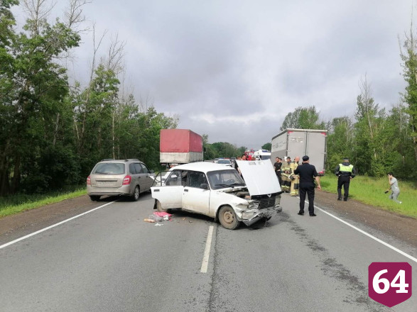 Двое взрослых и ребенок травмировались в ДТП под Саратовом
