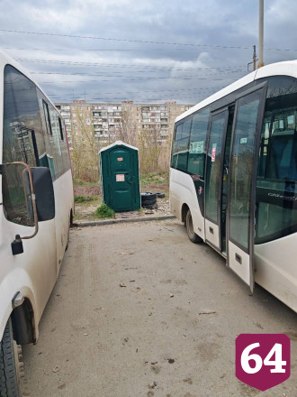 Саратовцы попросили убрать мусор на остановке 