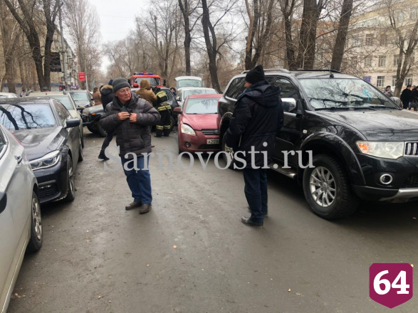 В центре Саратова столкнулись 9 машин