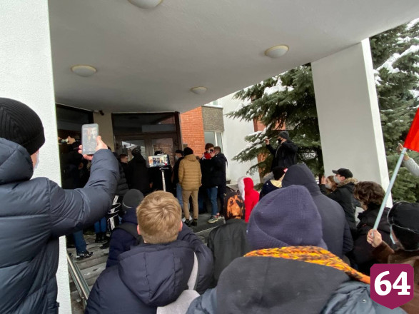 Участники митинга Навального штурмовали Саратовскую областную думу