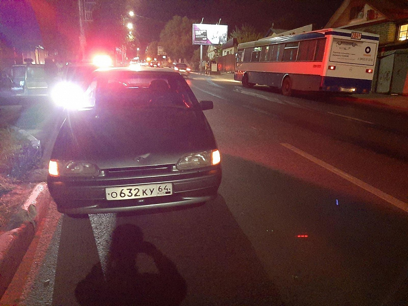 В Саратове нарушительница ПДД угодила под колеса «Лады»