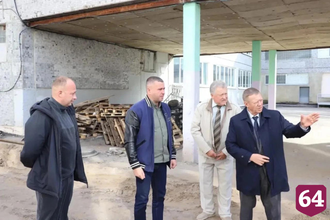 В Саратове подрядчик завершил фасадные работы в новом корпусе школы