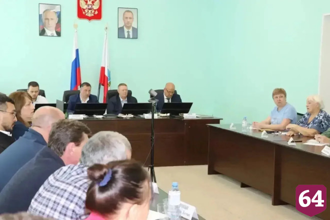 Николай Панков помог с решением проблем ЖКХ жителям райцентра Саратовской области