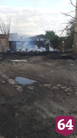 Под Саратовом крупный пожар уничтожил склад