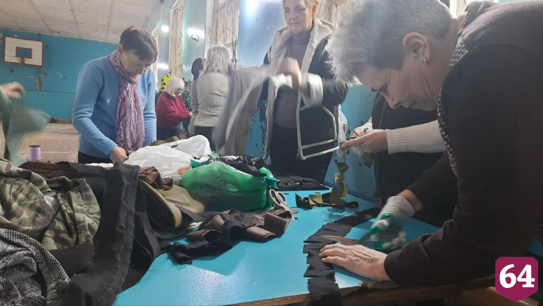 Под Саратовом делают маскировочные сети для бойцов СВО