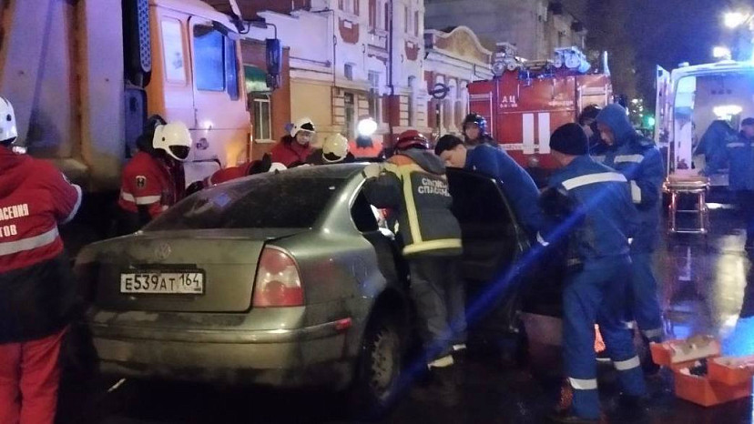 Мужчина травмировался в ДТП с грузовиком в центре Саратова