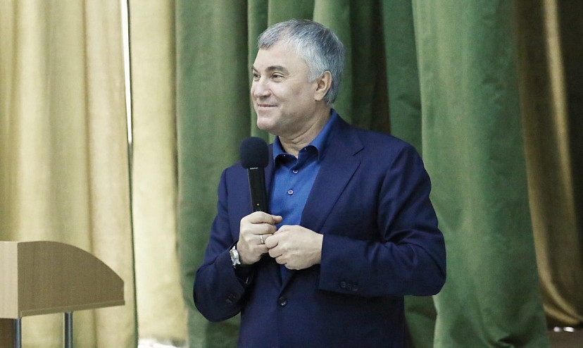 Володин поздравил студентов и Татьян 