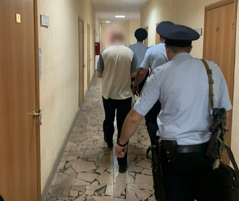 Пьяный мужчина в гостях зарезал приятеля за оскорбления