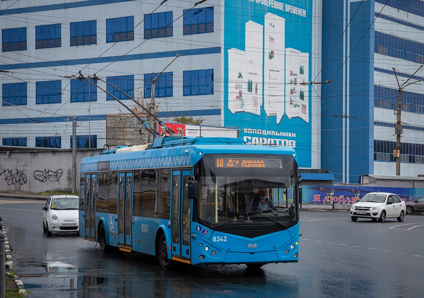 В Саратове из-за прорыва трубы встали троллейбусы