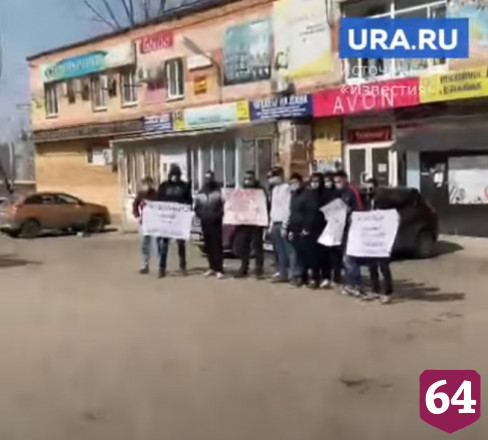 Метание гранаты водителем в саратовскую молодежь попало на видео