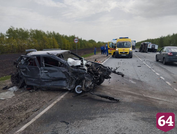 Пять человек пострадали в массовом ДТП с рейсовым автобусом под Саратовом