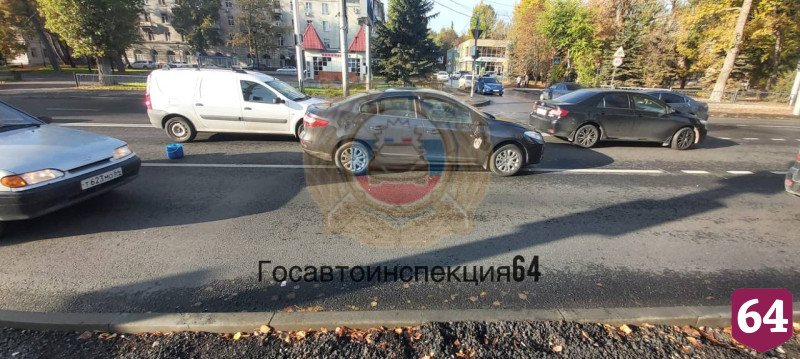 Иномарка сбила девушку на проспекте 50 лет Октября