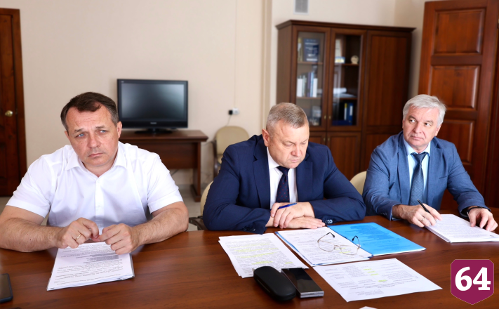 Саратовский зампред потребовал сдать все объекты в срок