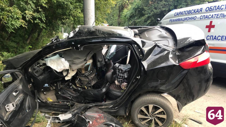 В Саратове ищут свидетелей гибели двух человек в ДТП со столбом 