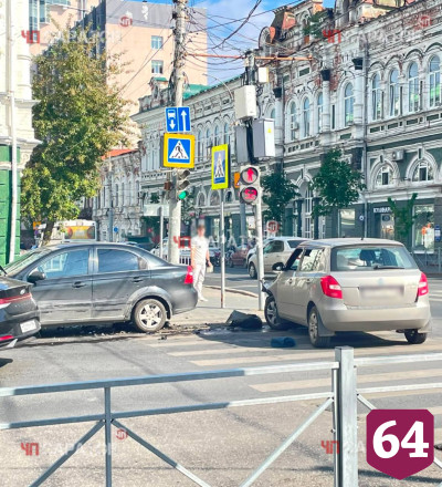 Авария с иномарками парализовала движение в центре Саратова