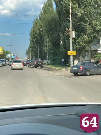 Водитель «Приоры» пострадал в массовой аварии под Энгельсом