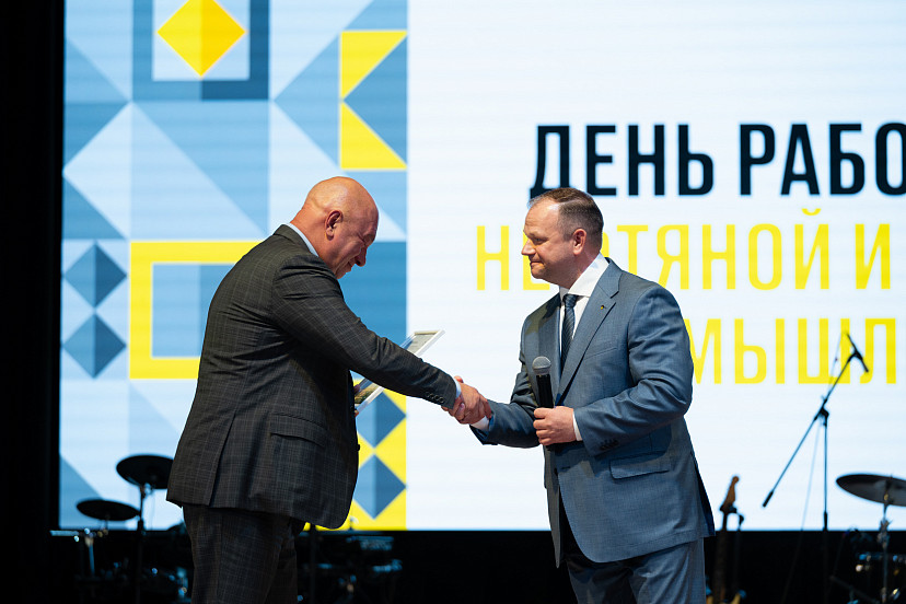 В Саратове наградили профессионалов нефтяной промышленности