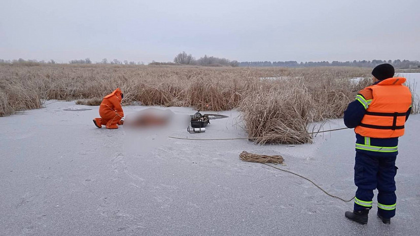 Под Саратовом на льду нашли труп рыбака