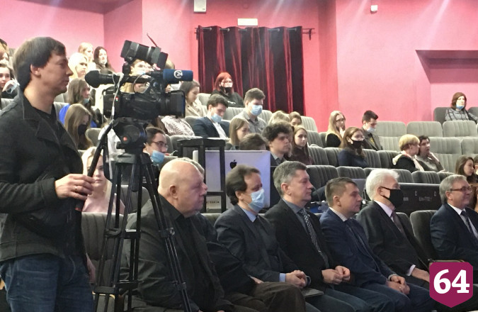 Министр пообещал будущим педагогам достойную зарплату и льготы 