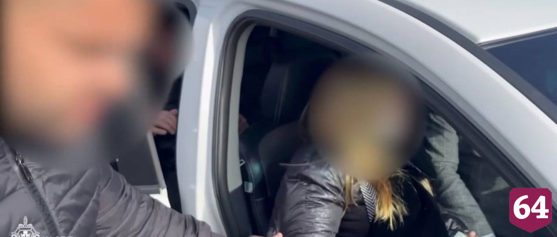 В Саратове сотрудников общепита задержали за взятку топ-менеджеру РЖД