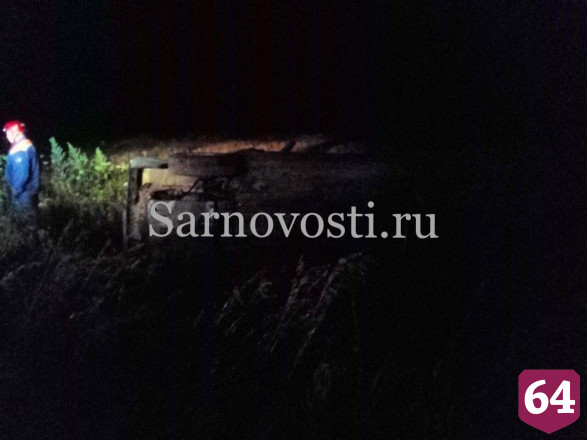 Пьяный юноша опрокинул легковушку с приятелями на трассе 