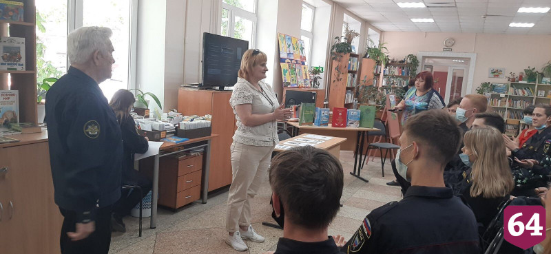 Ветеран флота нарисовал военное детство в Саратове