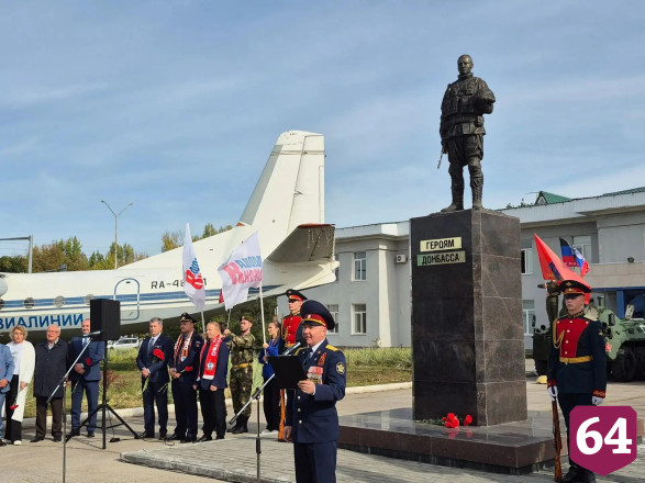 В Саратове День воссоединения новых территорий с Россией отметили бронепробегом 