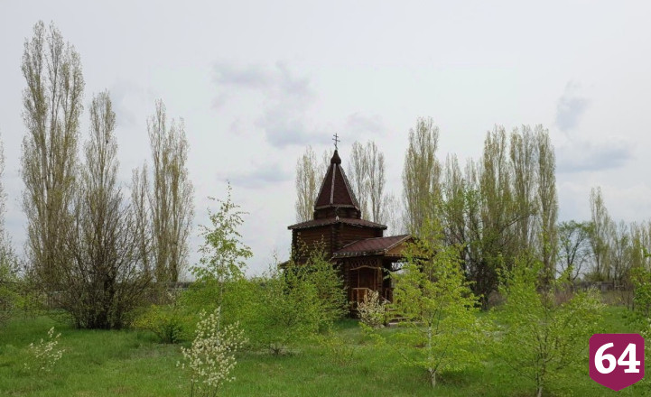 Под Саратовом продают усадьбу с 4 домами и прудом