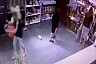 В Саратове 17-летний юноша украл плюшевых медведей и попал на камеры