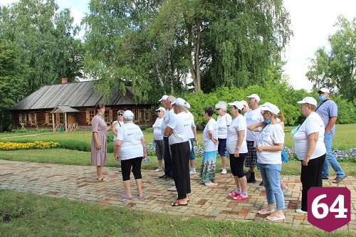 Туристам из Энгельсского дома-интерната устроили экскурсию по лермонтовским местам 