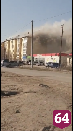 Под Саратовом полыхает пятиэтажка