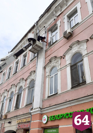 Блогера возмутил секс-шоп в центре Саратова 