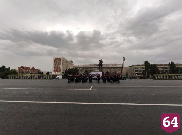 Над Саратовом в честь 75-летия Победы пролетели бомбардировщики 