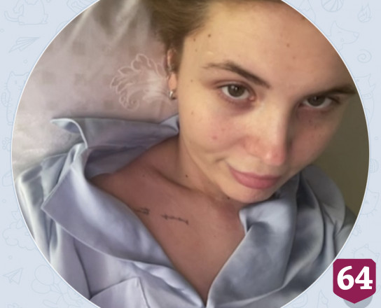Дочь саратовской певицы заинтриговала фанатов под одеялом