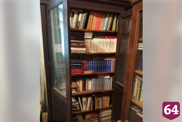 В Саратове за полмиллиона продают книги вместе со шкафами
