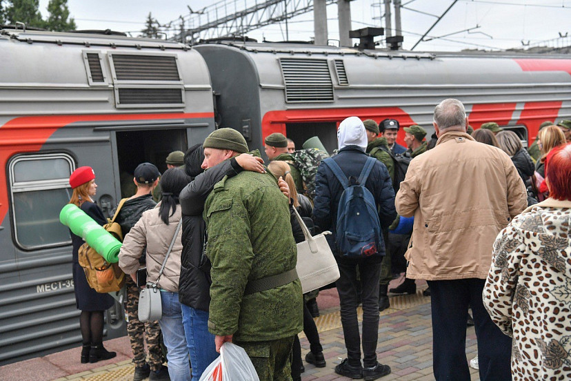 В Саратове мобилизованных провожали целыми семьями 
