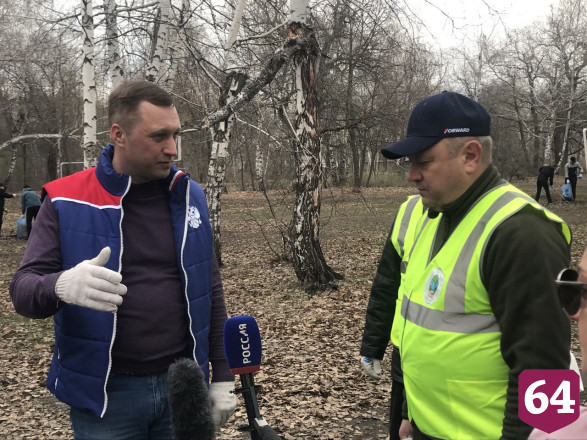 В Саратове губернатор посадил березы на Кумысной поляне