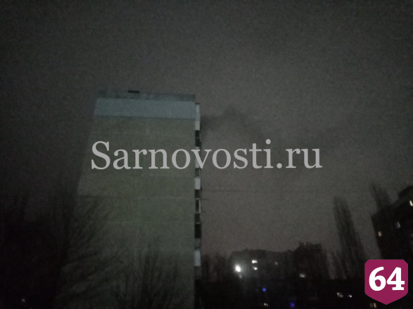 В Саратове при пожаре в многоэтажке погибла женщина