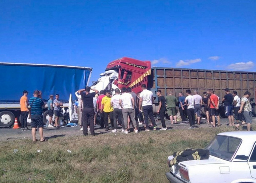 В автокатастрофе с саратовской фурой под Ульяновском погибли 16 человек