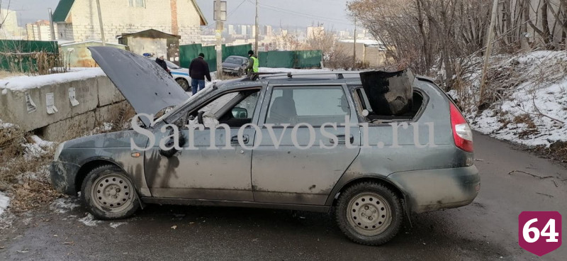 В Саратове водитель легковушки врезался в бетонное ограждение 