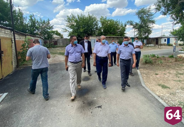 Радаев потребовал фотоотчет об устранении недостатков при ремонте двора 