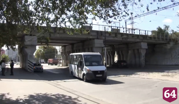 В Саратове грабитель протащил пенсионерку по асфальту ради сумки 