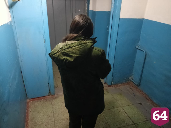 В Саратове мужчина нашел брата мертвым в подъезде